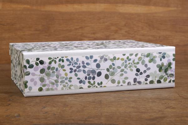 Box with hinged lid and magnetic closure, eucalyptus leaves in eucalyptus green, light linen edges